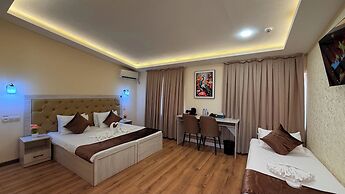 AKS HOTEL