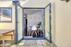 Stylish 2BD with Private Garden & Sauna