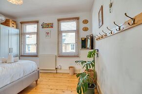Stylish 2BD with Private Garden & Sauna