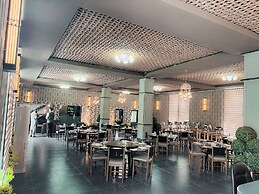 IYI LUXURY INN