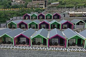 IYI LUXURY INN