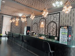 IYI LUXURY INN