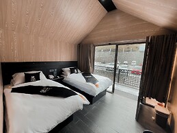 IYI LUXURY INN