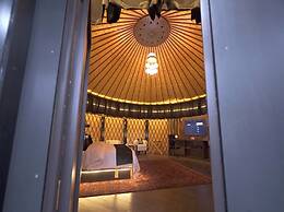 IYI LUXURY INN