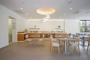 Phos Hotel Adults Only