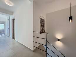 AeNaos Luxury Villa