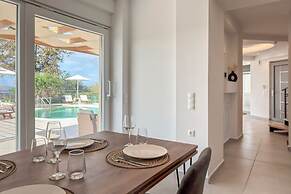 AeNaos Luxury Villa