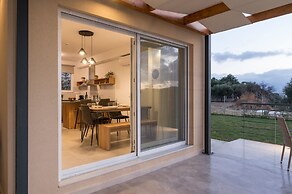 AeNaos Luxury Villa