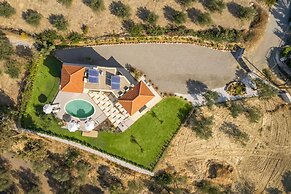 AeNaos Luxury Villa