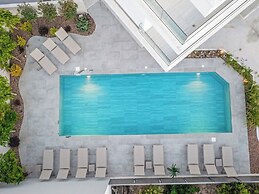 Sanders Olive Shared Pool Apartments