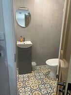 Private Small Detached Room With Bathroom
