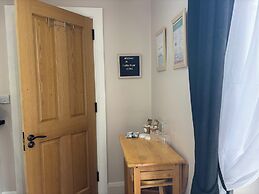 Private Small Detached Room With Bathroom