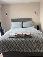 Private Small Detached Room With Bathroom