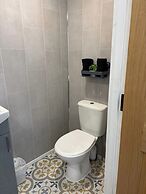 Private Small Detached Room With Bathroom