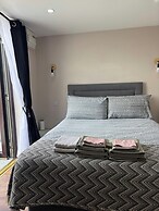 Private Small Detached Room With Bathroom