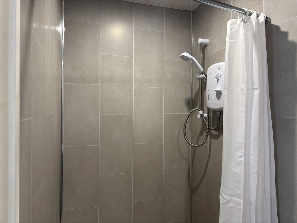 Private Small Detached Room With Bathroom