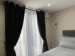 Private Small Detached Room With Bathroom