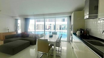 B14 - 2 Bedroom Condo With Pool Access, Karon Beach