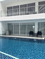B14 - 2 Bedroom Condo With Pool Access, Karon Beach