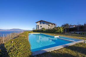 Suite on The Lake in Meina