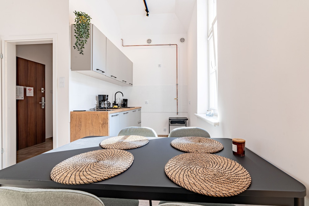RentPlanet - plac Uniwersytecki