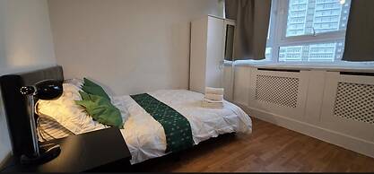 2 Bed Flat - Sleeps 4 - Parking - Balcony - Wifi