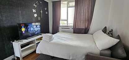 2 Bed Flat - Sleeps 4 - Parking - Balcony - Wifi
