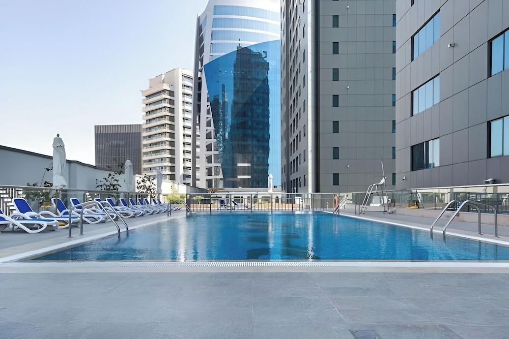 Waves - Executive Bay Studio: Canal View/Modern Amenities