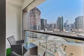 Waves - Executive Bay Studio: Canal View/Modern Amenities