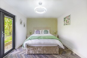 Secret Waterside Lodges in Worcestershire