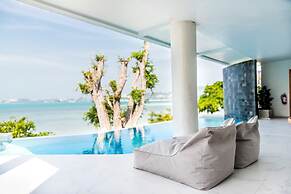 Replay Pool Villa