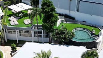 Replay Pool Villa