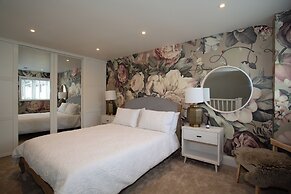 Cozy Wetherby Retreat