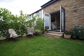 Cozy Wetherby Retreat