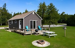 Lions Head Beach Motel & Cottages