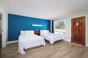 Lions Head Beach Motel & Cottages
