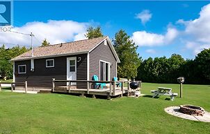 Lions Head Beach Motel & Cottages