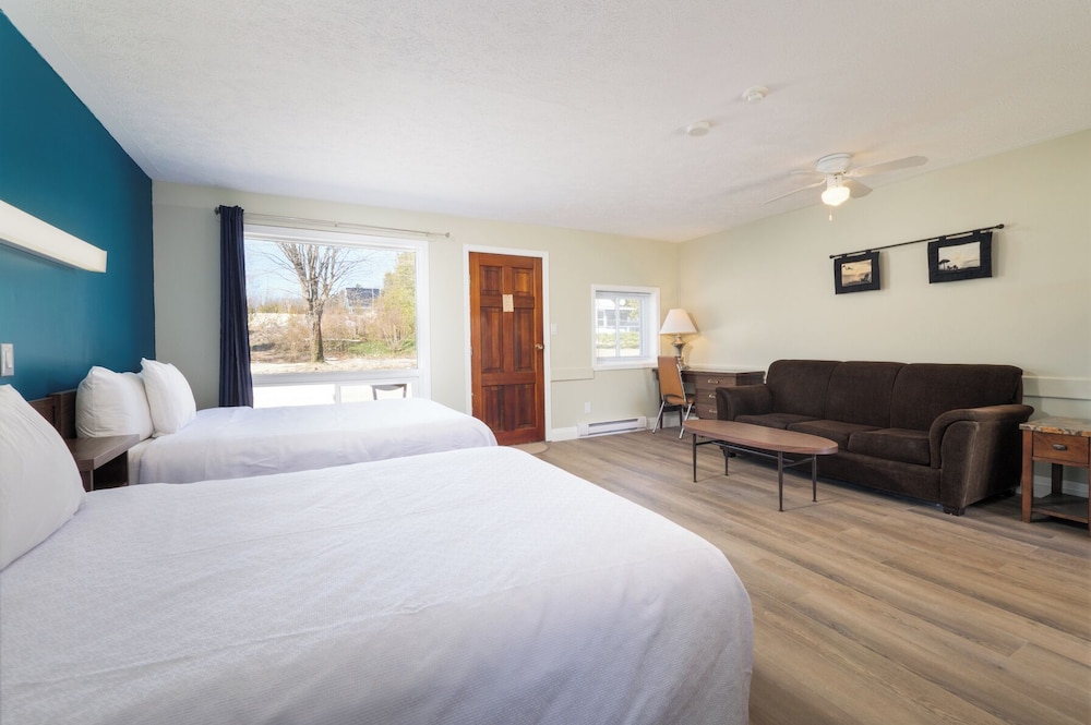 Lions Head Beach Motel & Cottages