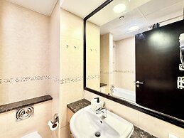 Cosmos Living - Goldcrest Views1