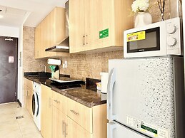 Cosmos Living - Goldcrest Views1