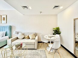 Cosmos Living - Goldcrest Views1