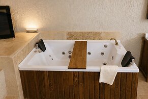 Kayaharman Cave Suites