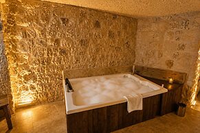 Kayaharman Cave Suites