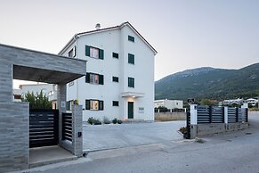 Olive Leaf Kastela - Second Floor Apartment