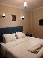 Pyramids way inn