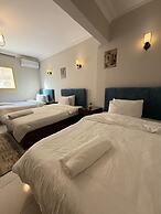 Pyramids way inn