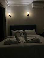 Pyramids way inn