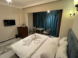 Pyramids way inn