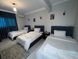 Pyramids way inn