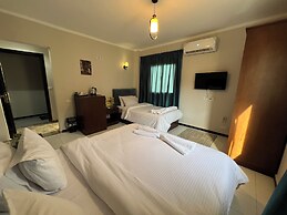 Pyramids way inn